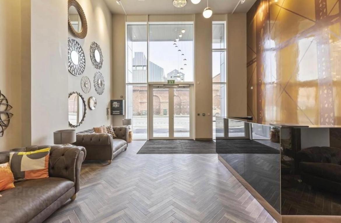 Centre Luxury Apartment *